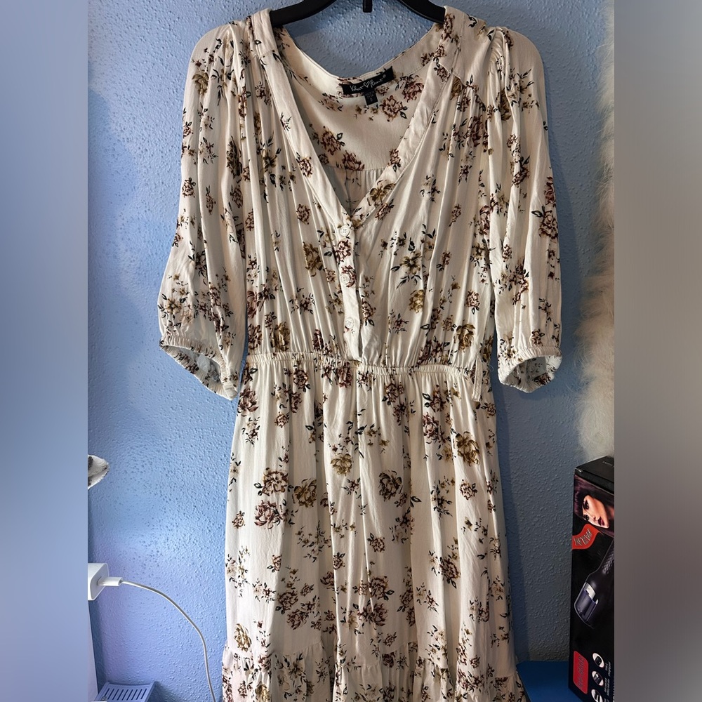 Beautiful white flower dress from Velvet Heart size Small🤍🌸